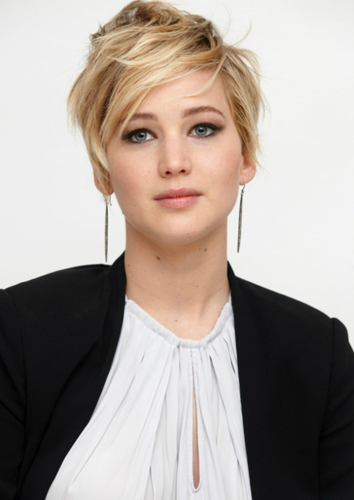 (+210 photos) Pixie haircut for round face