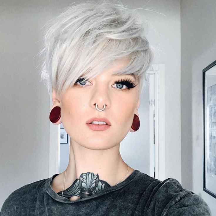 (+210 photos) Pixie haircut for round face