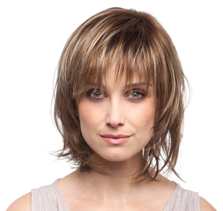 (+165 photos) Women's haircut cascade with bangs