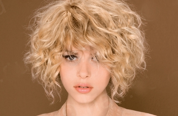 (+135 photos) Bob Kare on curly hair