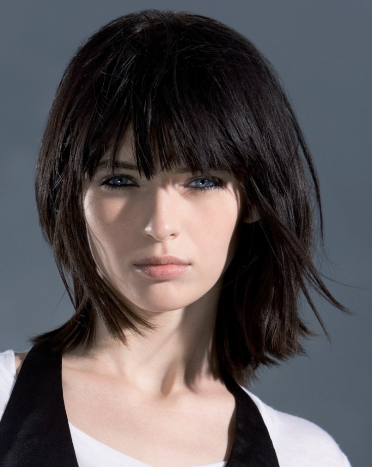 (+165 photos) Women's haircut cascade with bangs