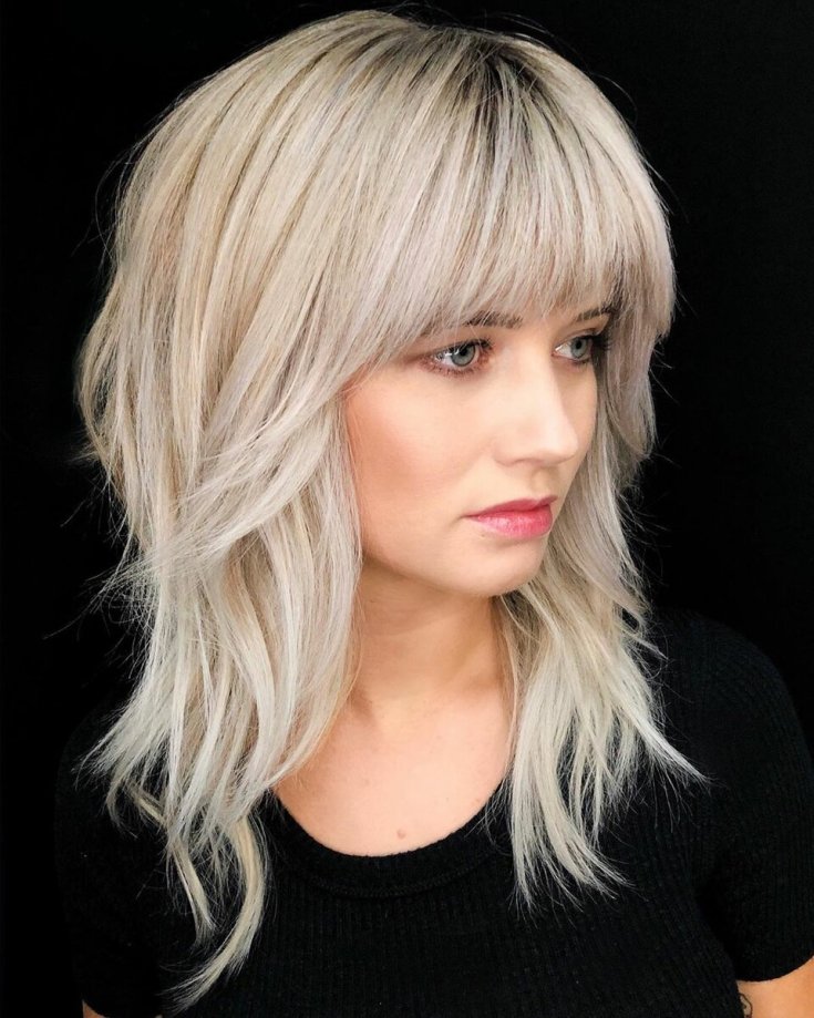 (+165 photos) Women's haircut cascade with bangs