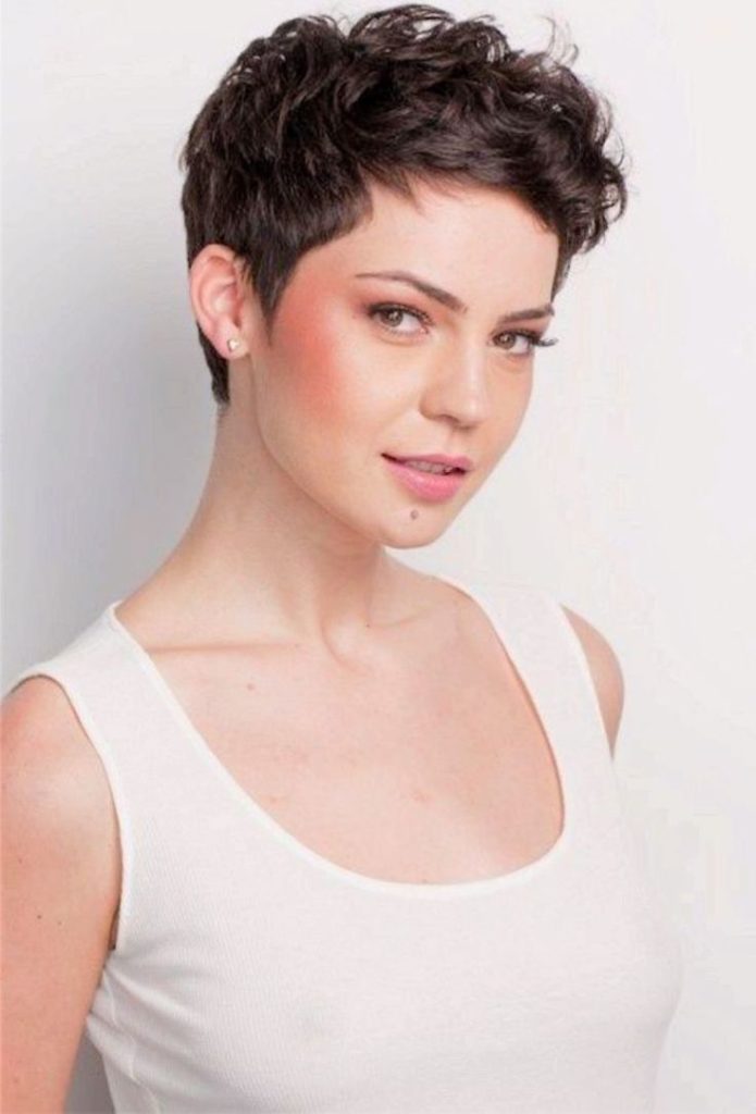 (+195 photos) Pixie haircut for brunettes