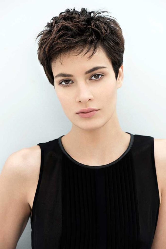 (+195 photos) Pixie haircut for brunettes