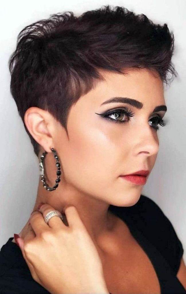 (+195 photos) Pixie haircut for brunettes