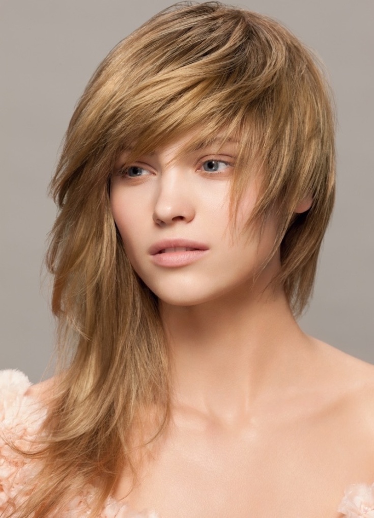 (+165 photos) Women's haircut cascade with bangs