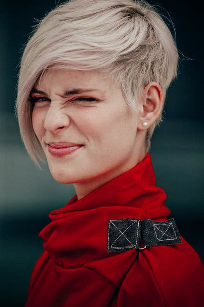 (+210 photos) Pixie haircut for round face