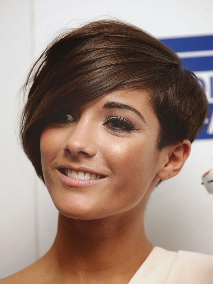 (+195 photos) Pixie haircut for brunettes