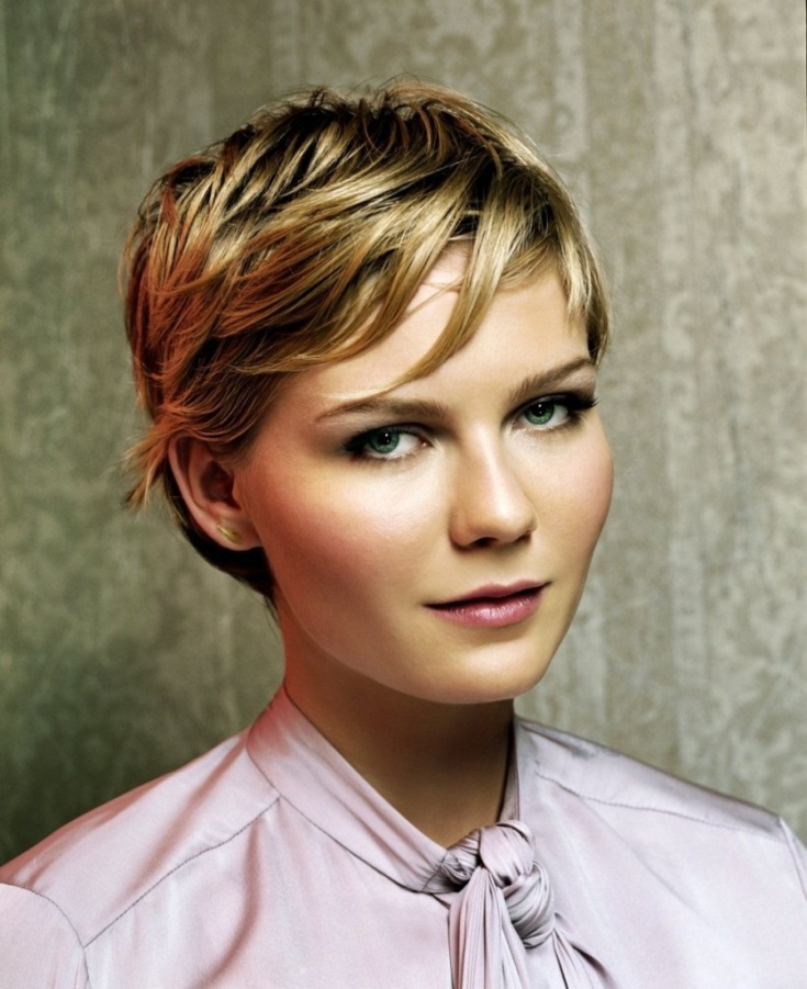 (+210 photos) Pixie haircut for round face