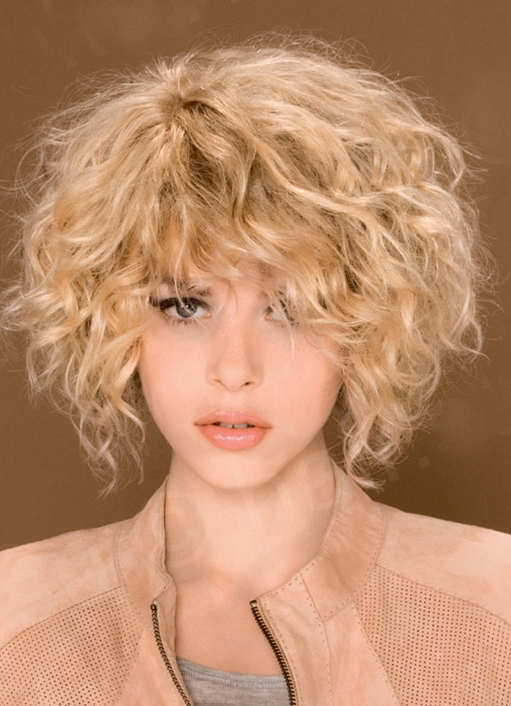 (+135 photos) Bob Kare on curly hair