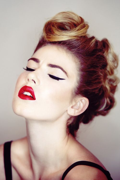 Pin-up hairstyles for long hair