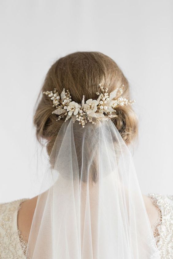 Wedding hairstyles with matched curls for medium hair with a veil