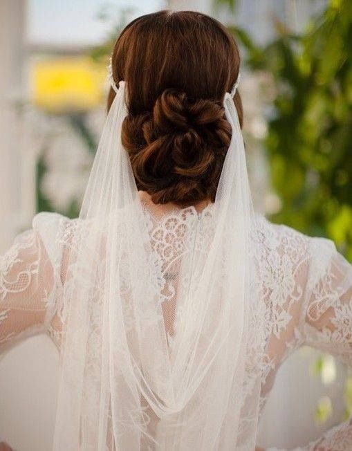 Wedding hairstyles with matched curls for medium hair with a veil