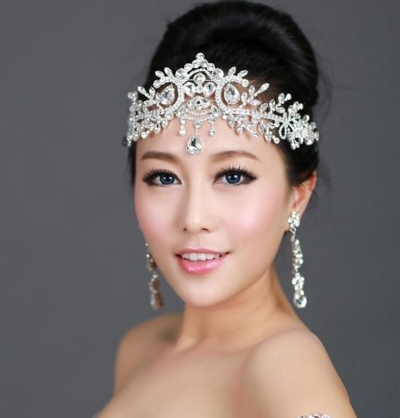 Wedding hairstyles with a tiara falling on the forehead