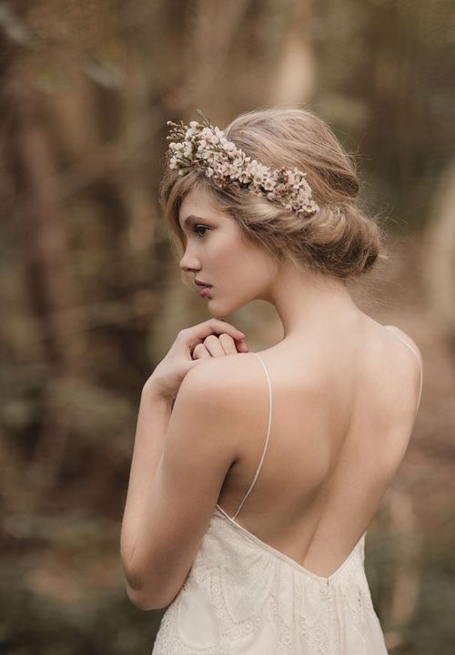 Greek hairstyle with headband for the bride