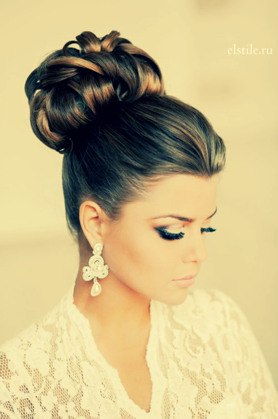 Classic hairstyle based on bouclie