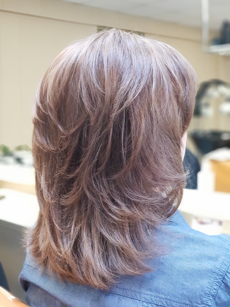 (+135 photos) Graduated cascade for medium hair