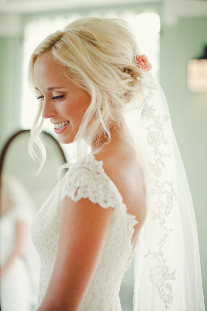 Wedding hairstyles with a veil for short hair