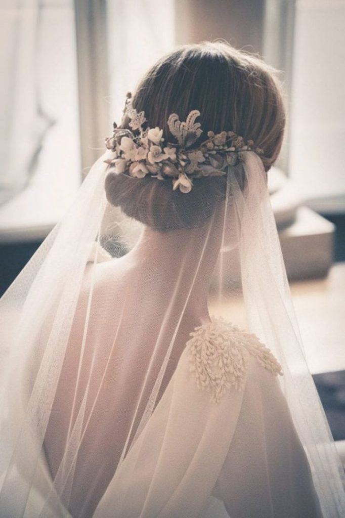 Wedding hairstyles with a veil for short hair