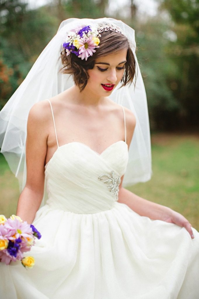 Wedding hairstyles with a veil for short hair