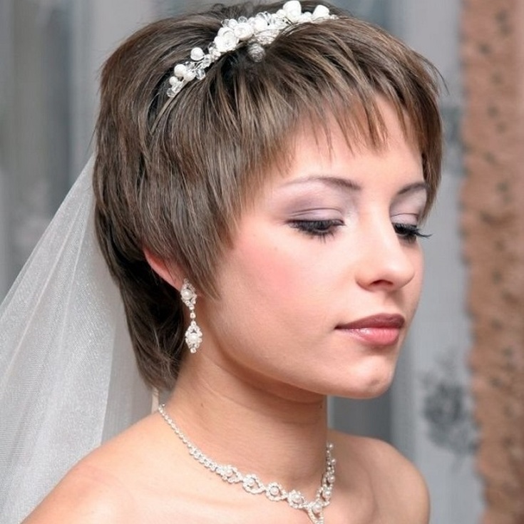 Wedding hairstyles with a veil for short hair