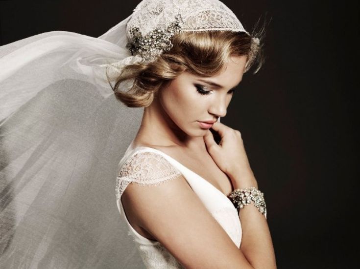 Wedding hairstyles with a veil for short hair