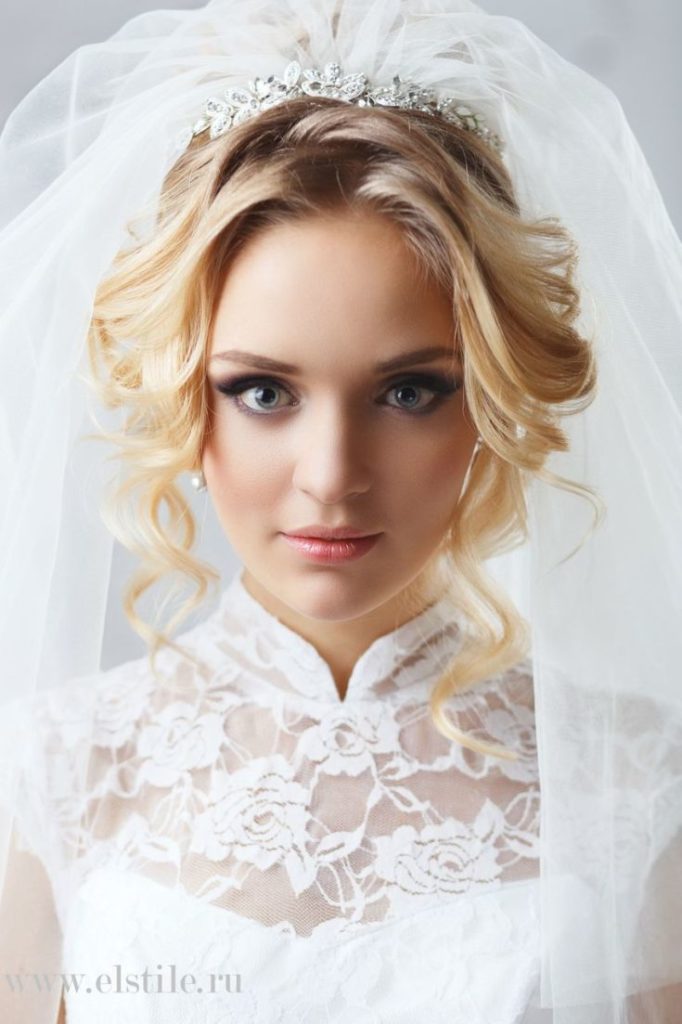 Wedding hairstyles with a veil for short hair