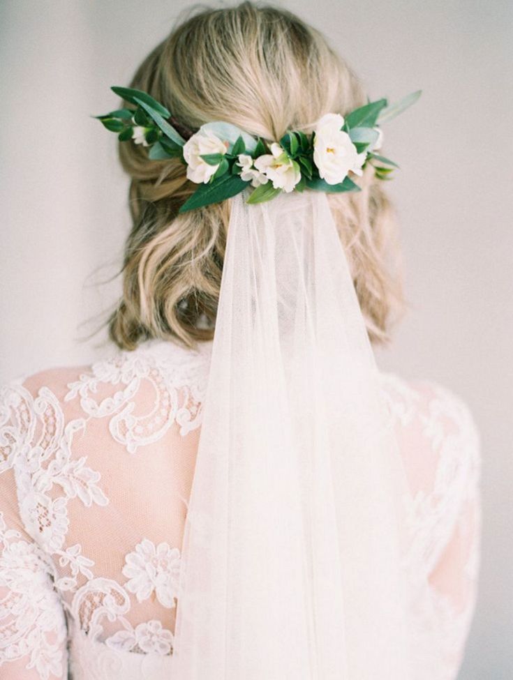 Wedding hairstyles with a veil for short hair