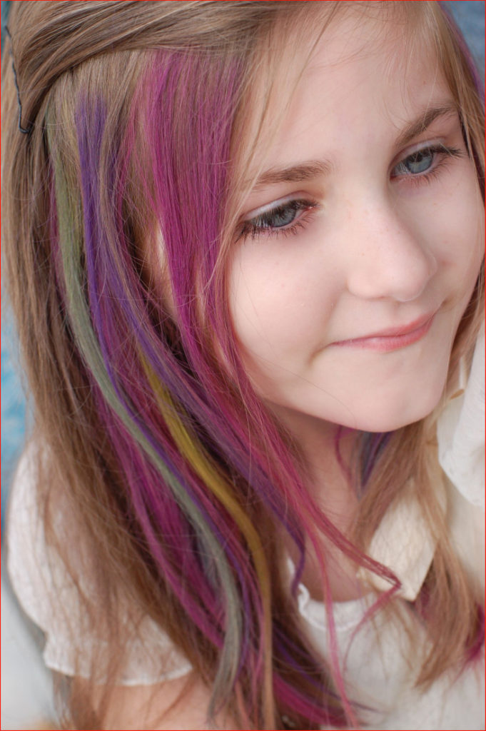 (+135 photo) Dye the child's hair pink