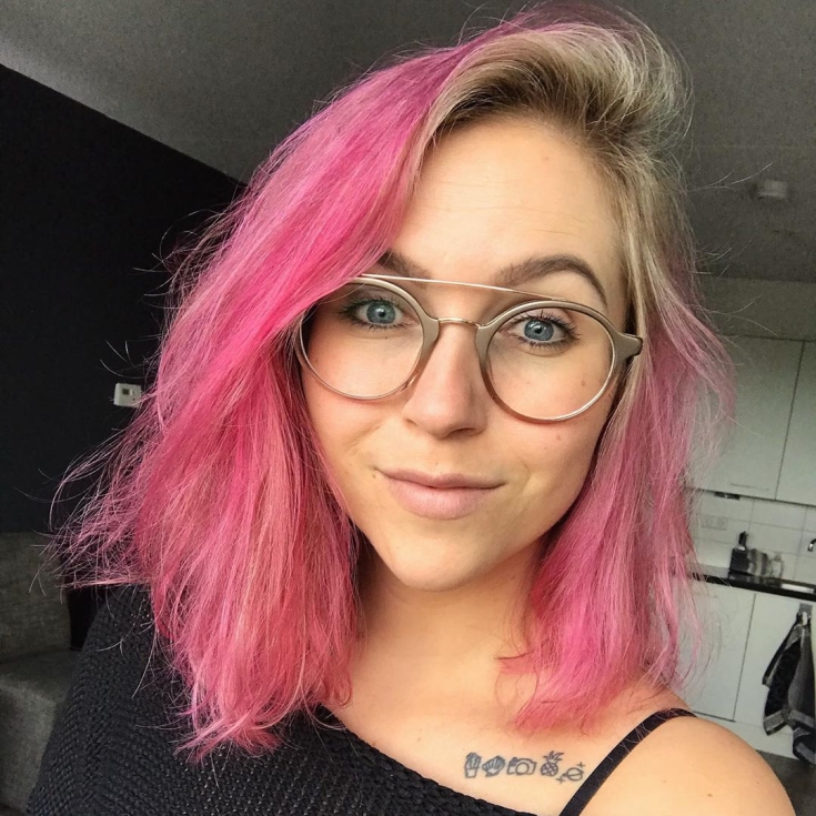 Gray-pink hair color