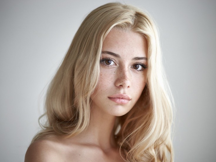 (+150 photo) Light hair color for brown eyes