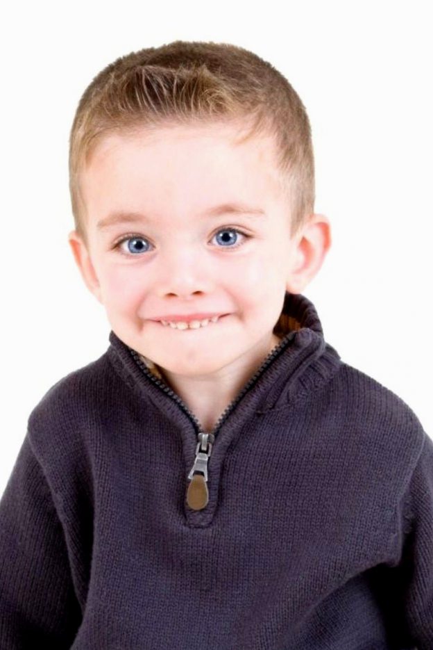 Do-it-yourself model haircuts for boys with a typewriter at home