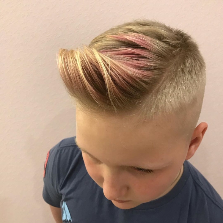 Do-it-yourself model haircuts for boys with a typewriter at home