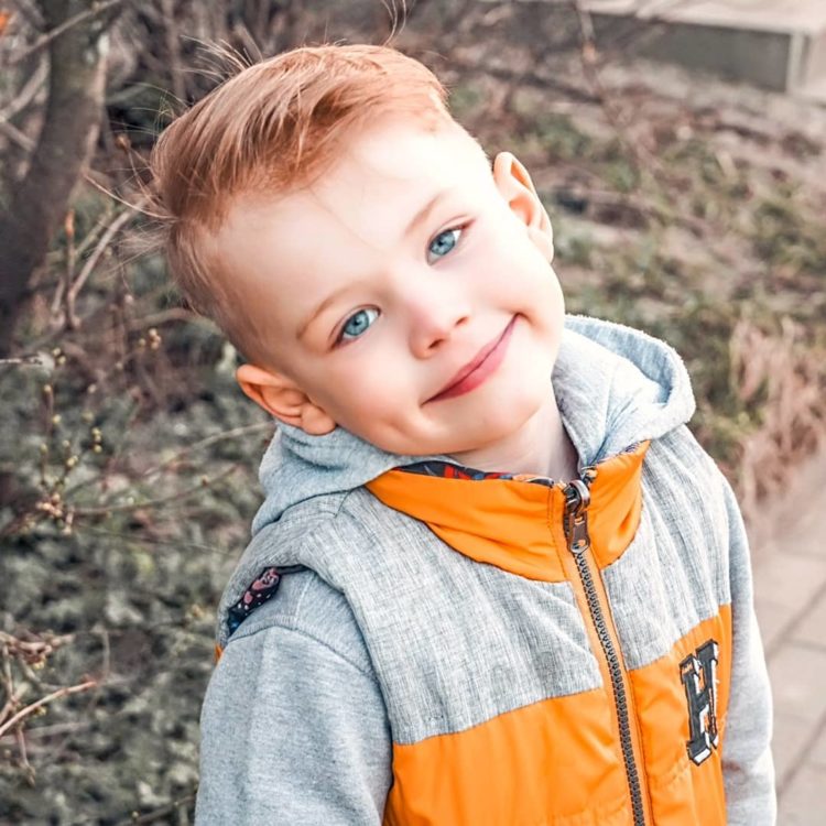 Do-it-yourself model haircuts for boys with a typewriter at home