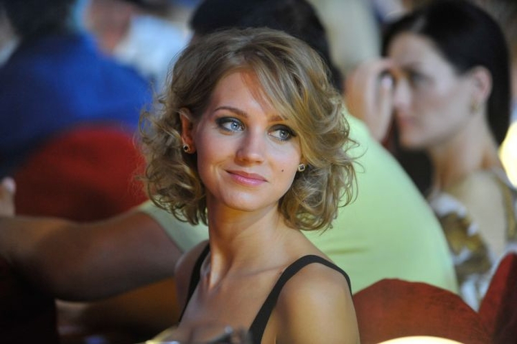 Fashionable and very short haircuts for women