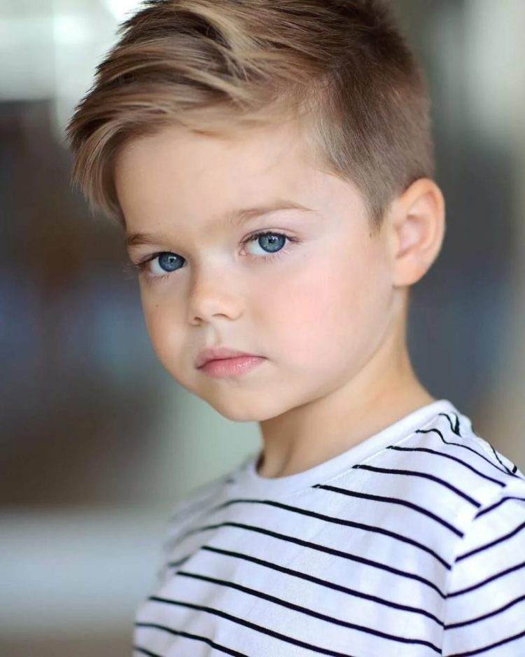 Do-it-yourself model haircuts for boys with a typewriter at home