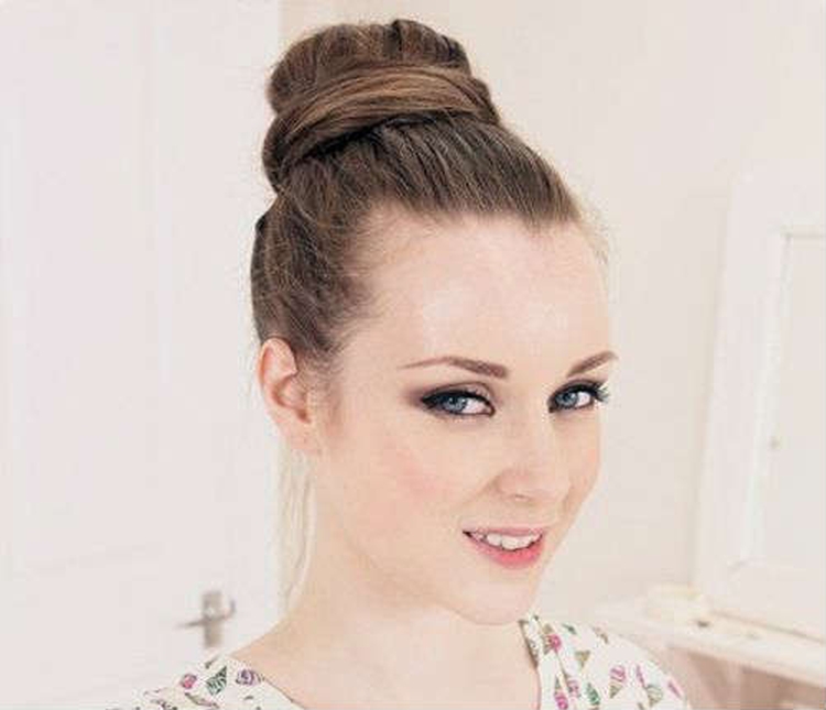 Do-it-yourself bun for long hair