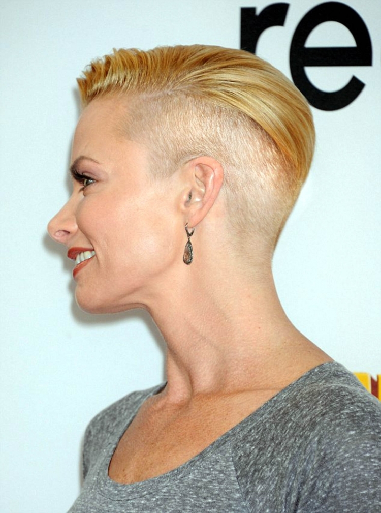 Women's haircuts with shaved temples