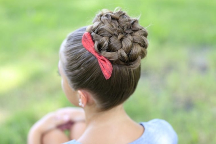 Do-it-yourself bun for long hair