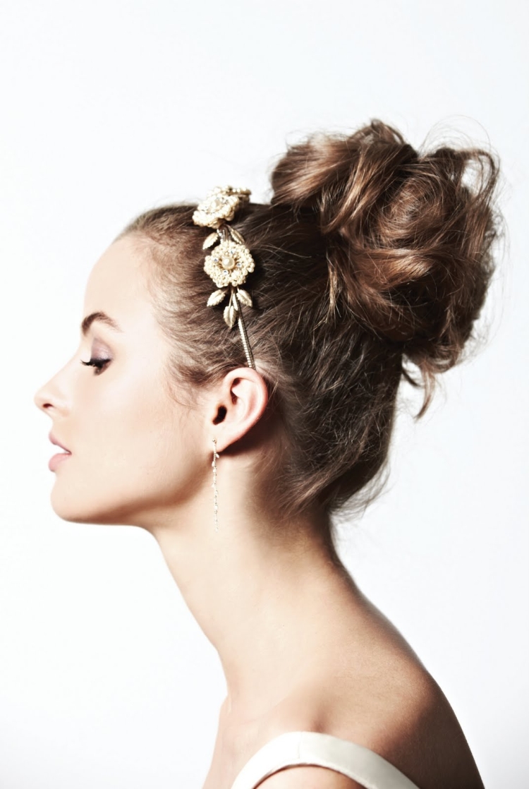 Do-it-yourself bun for long hair