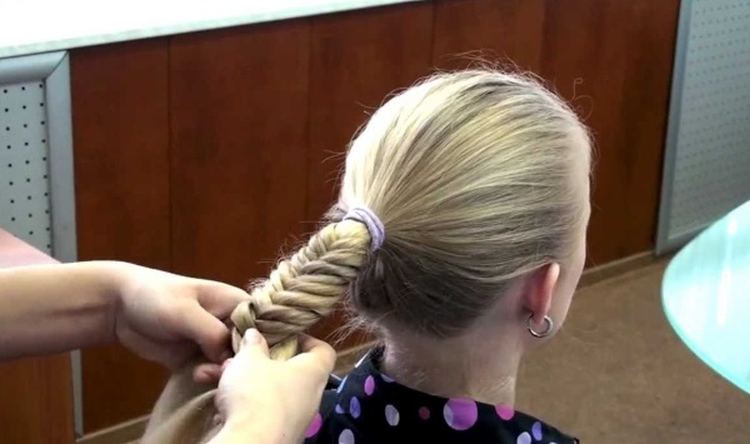 How to braid a spikelet