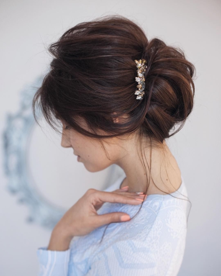 Do-it-yourself bun for long hair