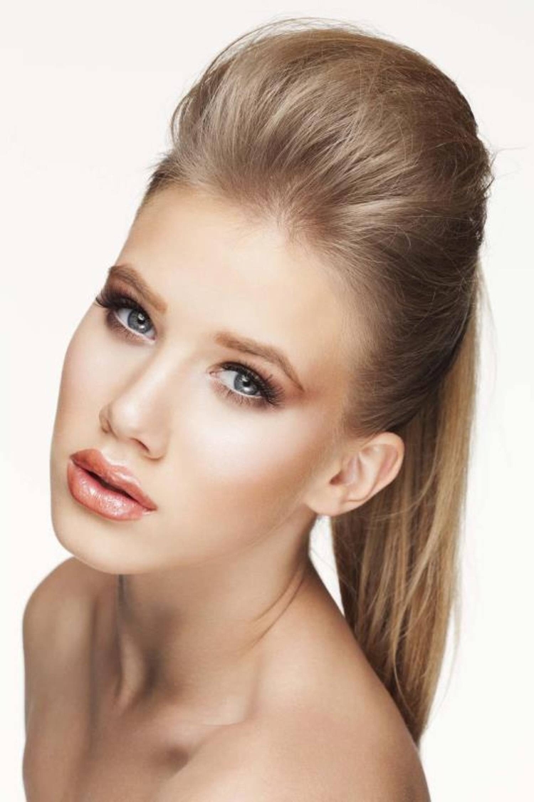 How to make a brushed ponytail in 5 minutes