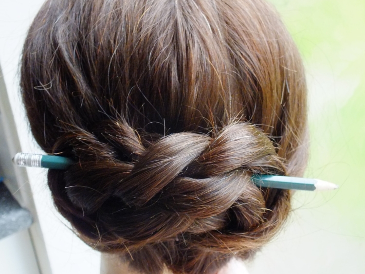 Beautiful pencil hairstyle with examples