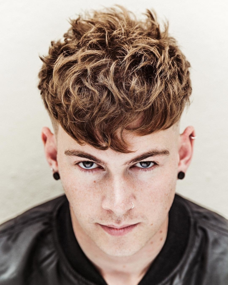 Grunge hairstyle for men who suits