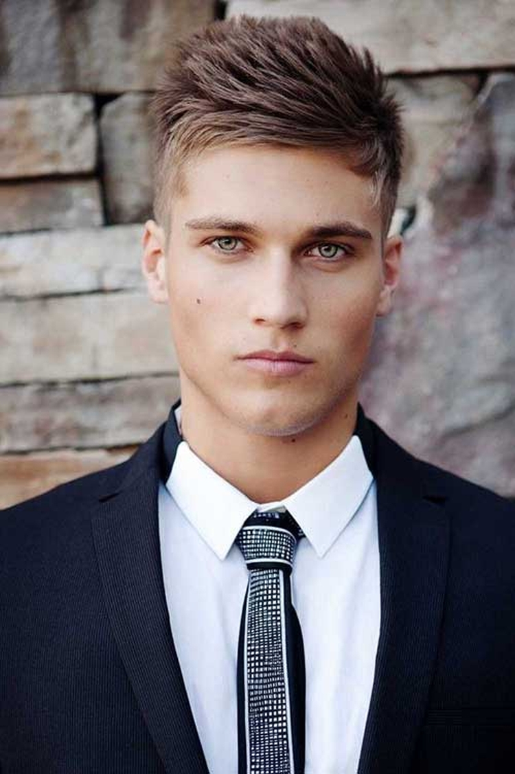 Grunge hairstyle for men who suits