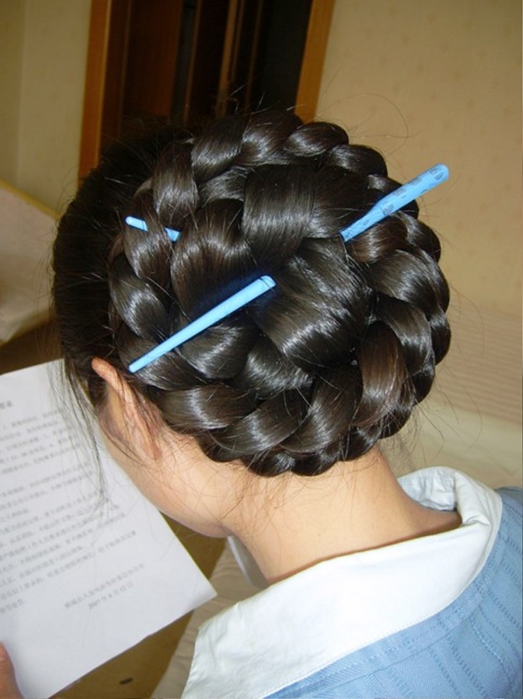 Beautiful pencil hairstyle with examples