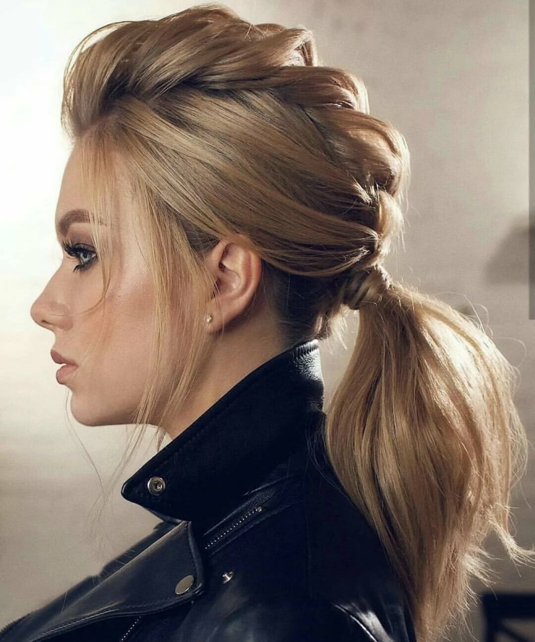 How to make a brushed ponytail in 5 minutes