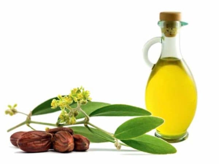 Jasmine oil for hair benefits and applications