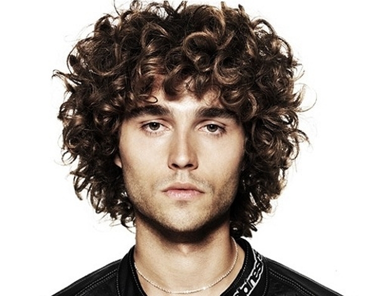 Men's haircuts for curly hair